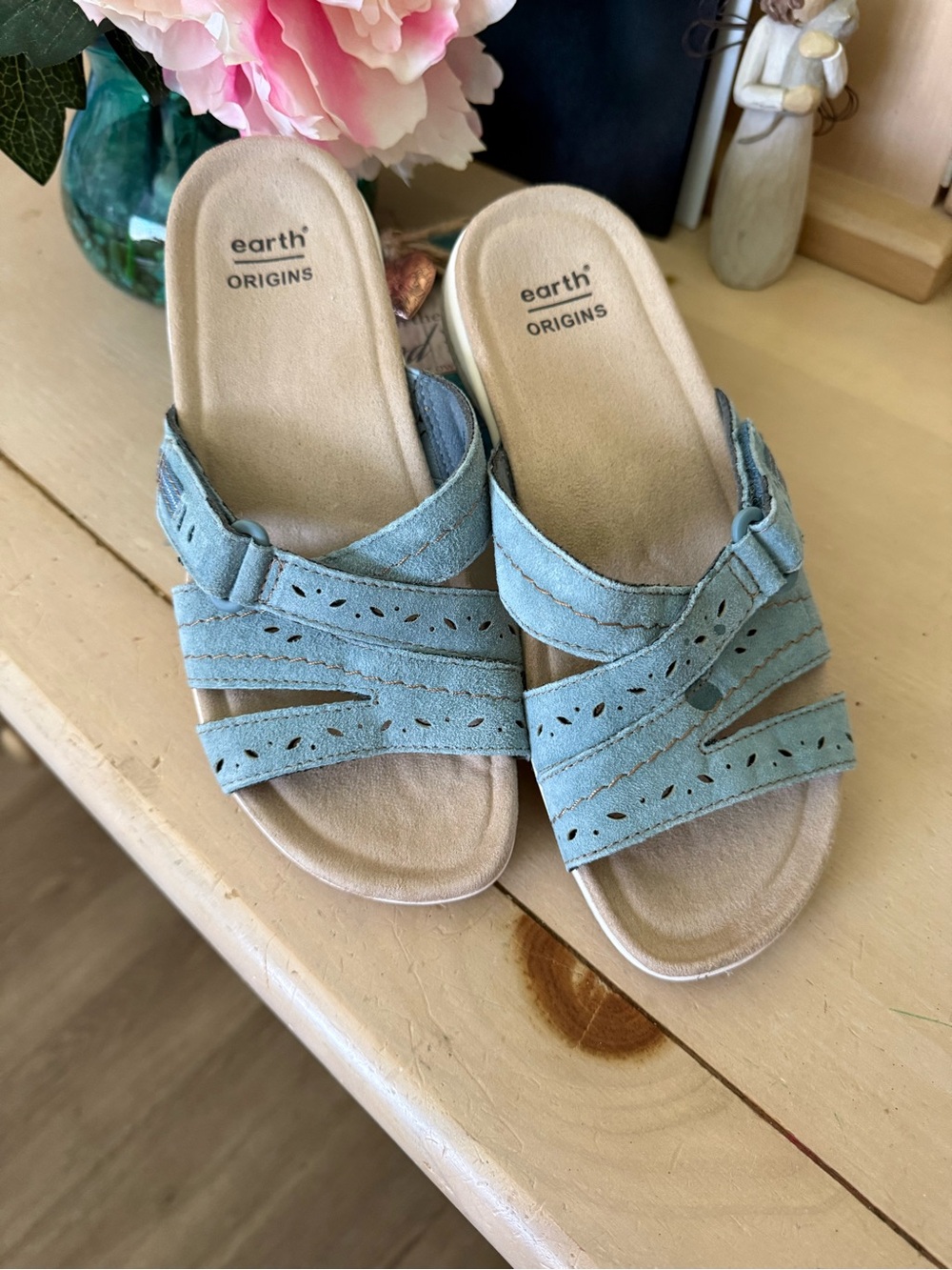 Earth Origins Women's Pale Blue Suede Slide Sandals